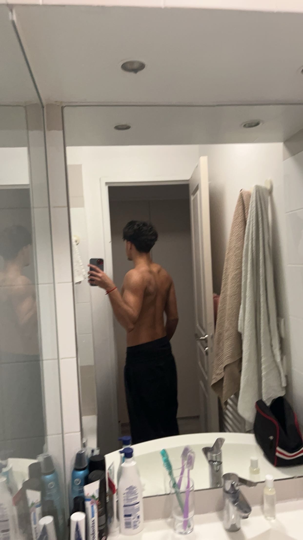 Profil de Milann, 19 ans, Rencontre Mature à Sainte-Catherine-de-la-Jacques-Cartier