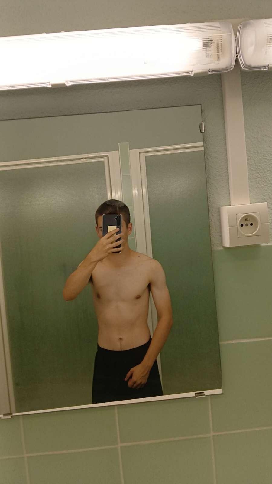 Profil de Mouner, 19 ans, Rencontre Mature à Victoria