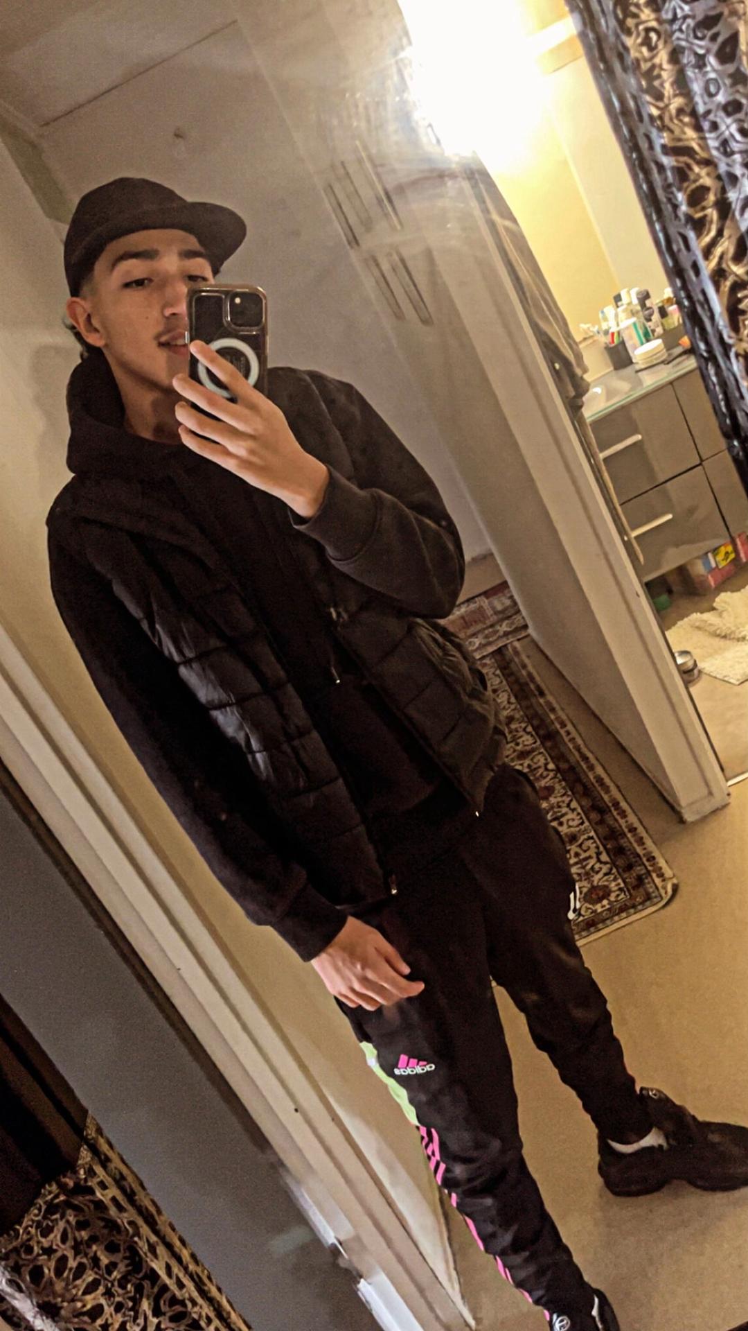 Profil de Younsse, 19 ans, Rencontre Mature à Stratford