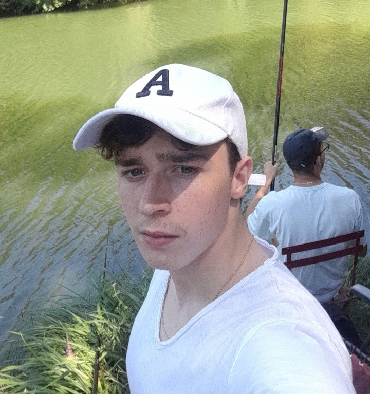 Profil de Eduard, 24 ans, Rencontre Mature à Sainte-Monique