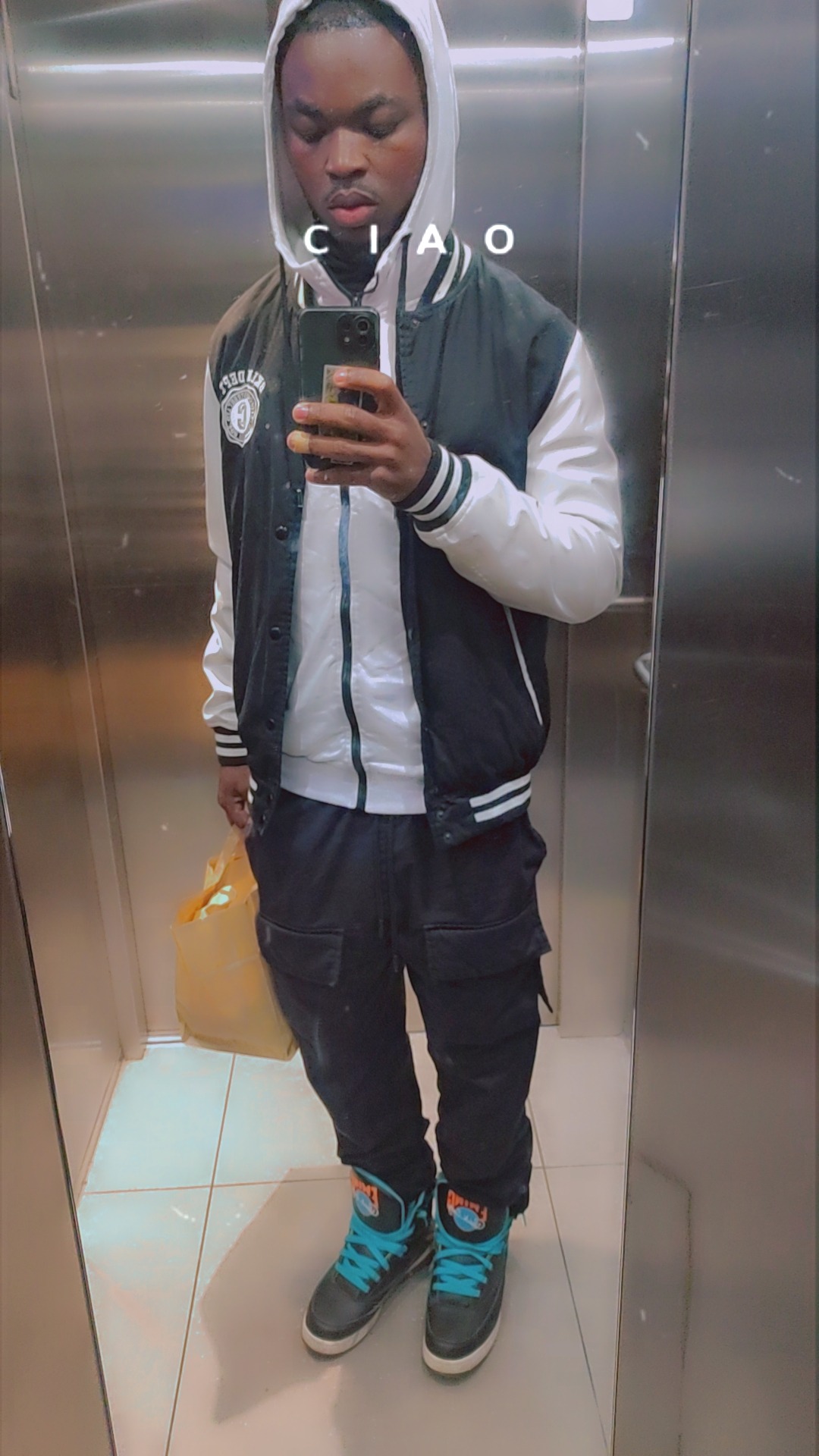 Profil de Harvey, 23 ans, Rencontre Mature à Saint-Hugues