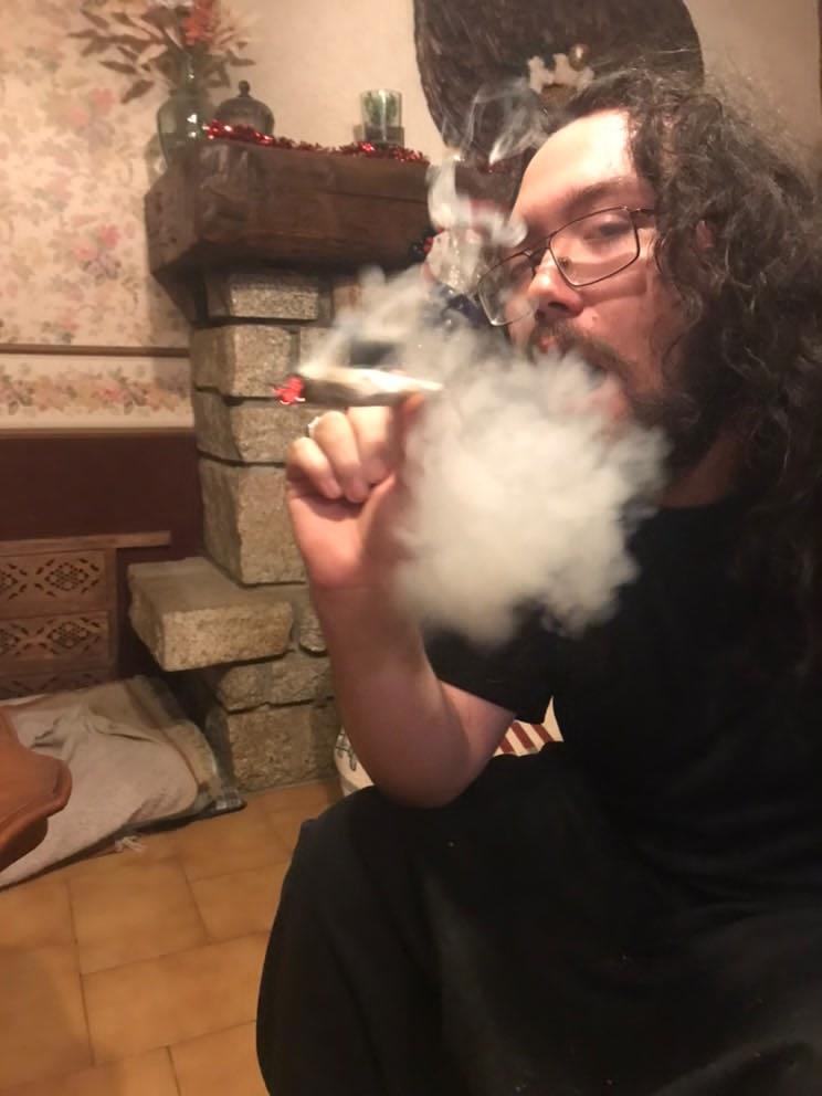 Profil de Aurelian, 23 ans, Rencontre Mature à Courcelles