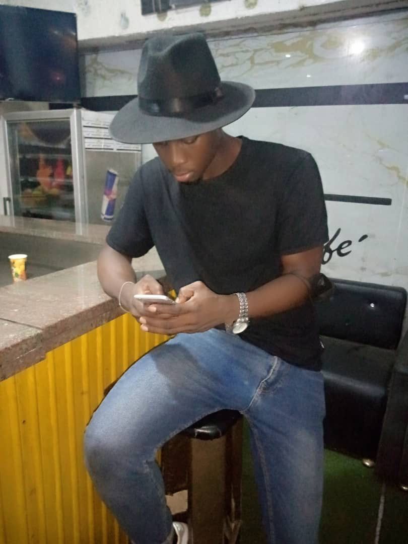 Profil de Ferdinand, 26 ans, Rencontre Mature à Sainte-Félicité