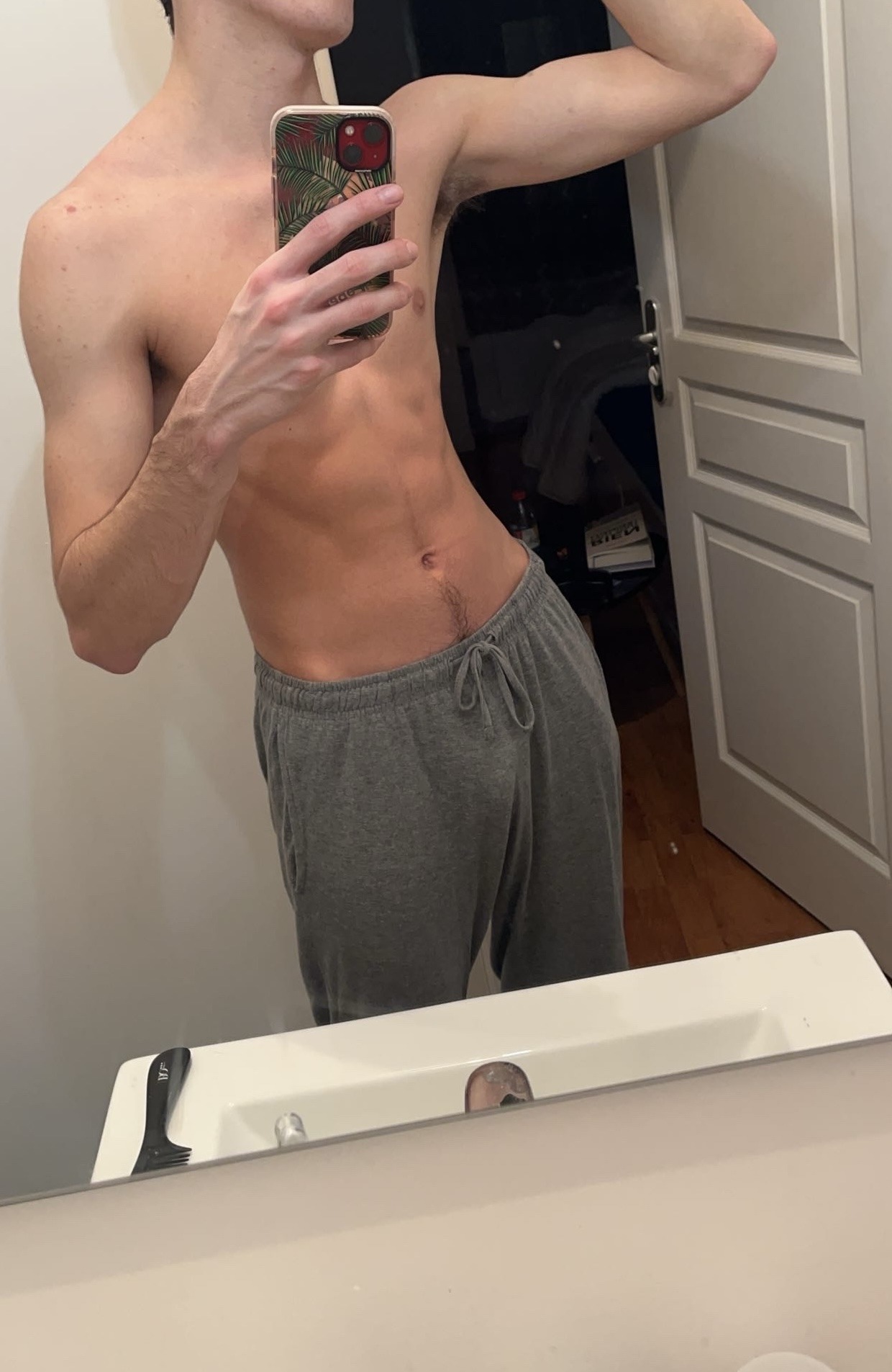 Profil de Iyed, 18 ans, Rencontre Mature à Valcourt