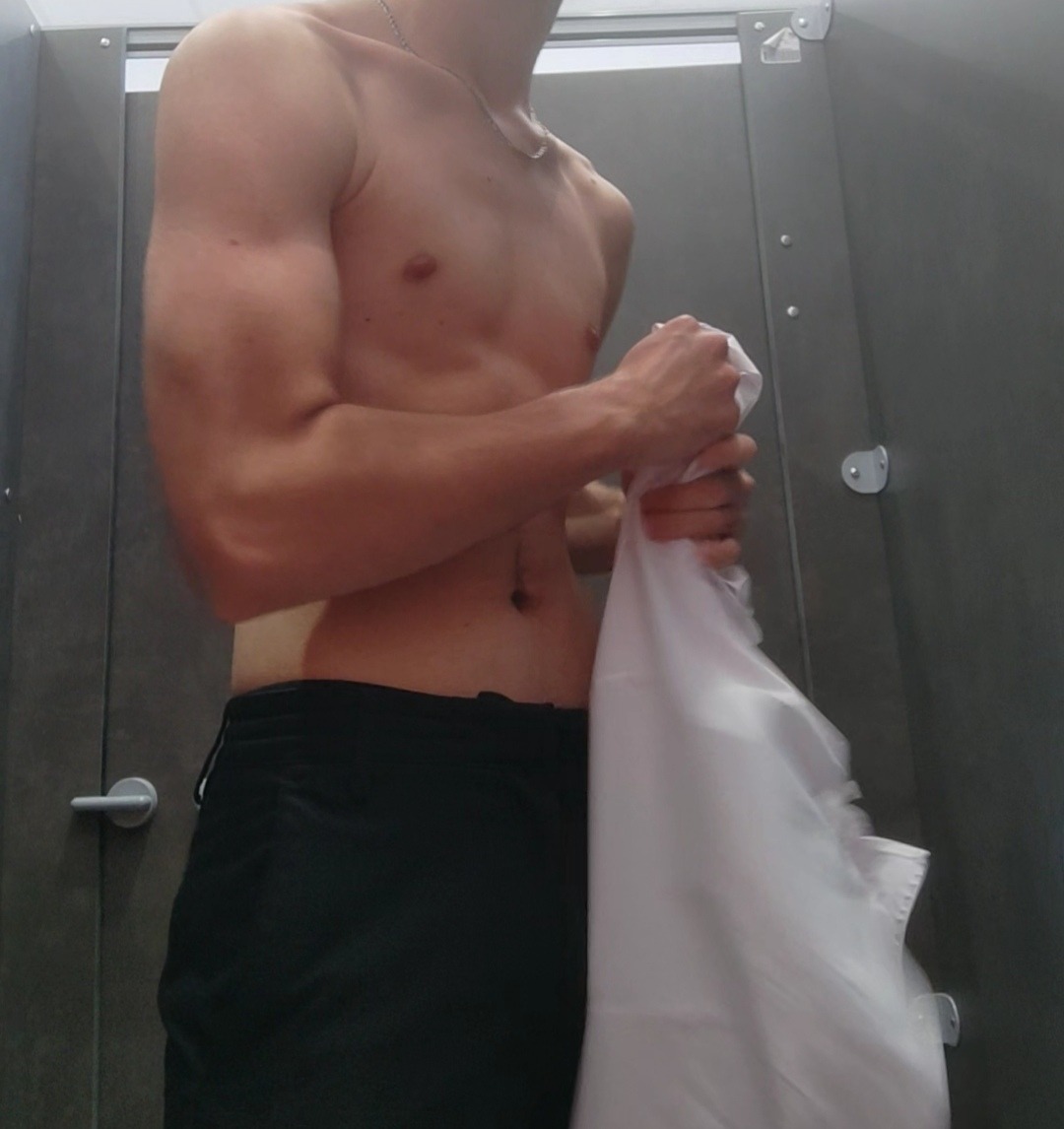 Profil de Charly, 19 ans, Rencontre Mature à Saint-Tite-des-Caps