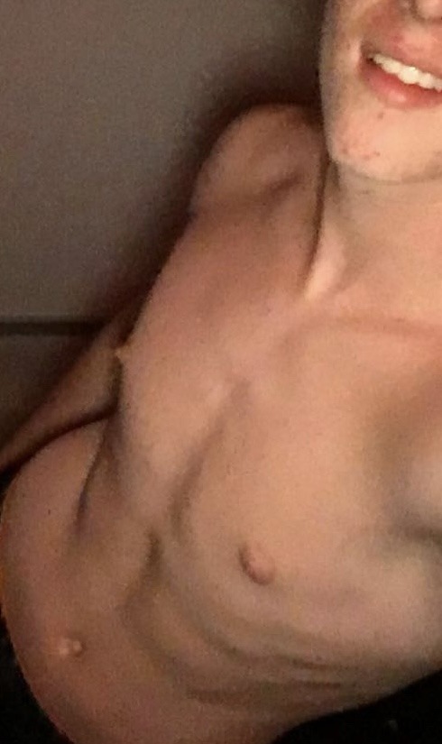 Profil de Danilo, 22 ans, Rencontre Mature à Tiny