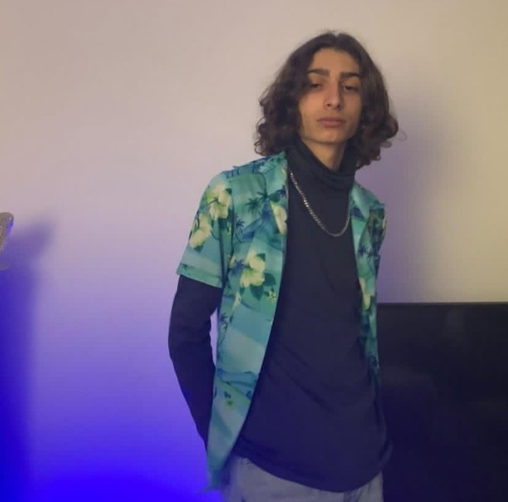 Profil de Hessam, 18 ans, Rencontre Mature à Saint-Antoine-de-l'Isle-aux-Grues