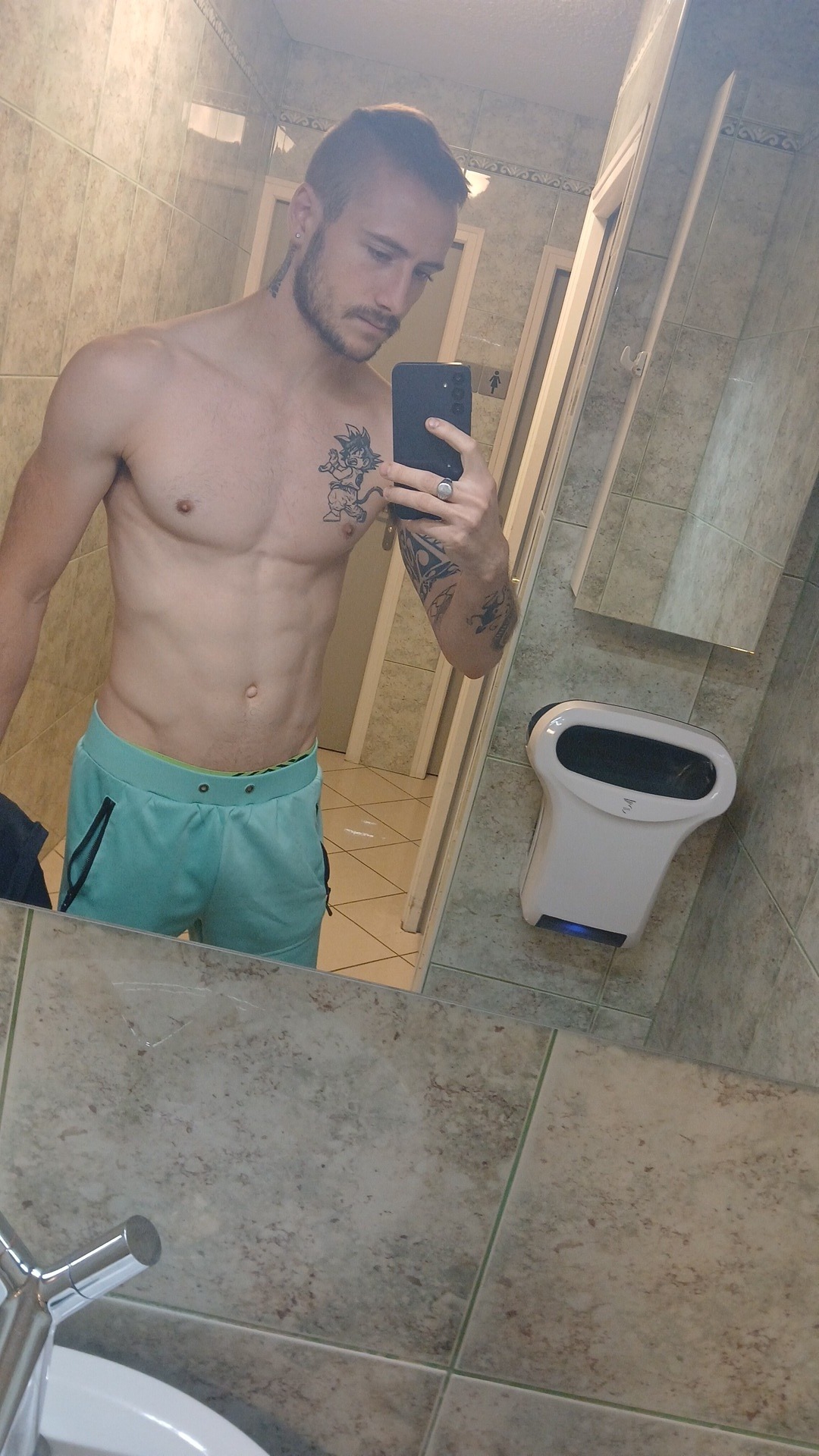 Profil de Hélie, 26 ans, Rencontre Mature à Port Hawkesbury